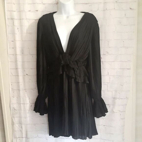 NWT Nasty Gal Black Crepe Pleated/Ruffle Fit 'n Flare Dress Sz.4 Ret. $128 - Picture 4 of 9